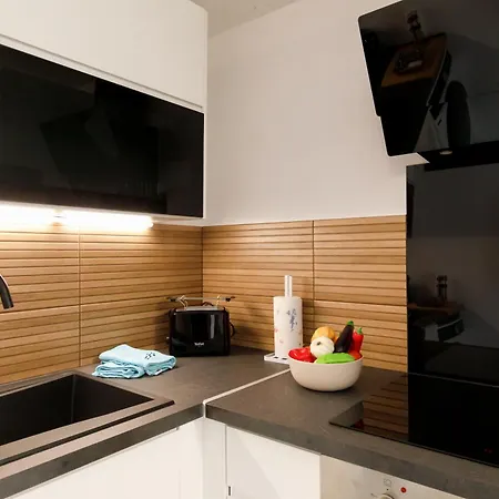 La Dolce Yourhosthelper Apartament *